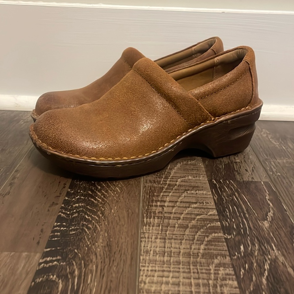 BOC born brown leather clogs. Size 7.
